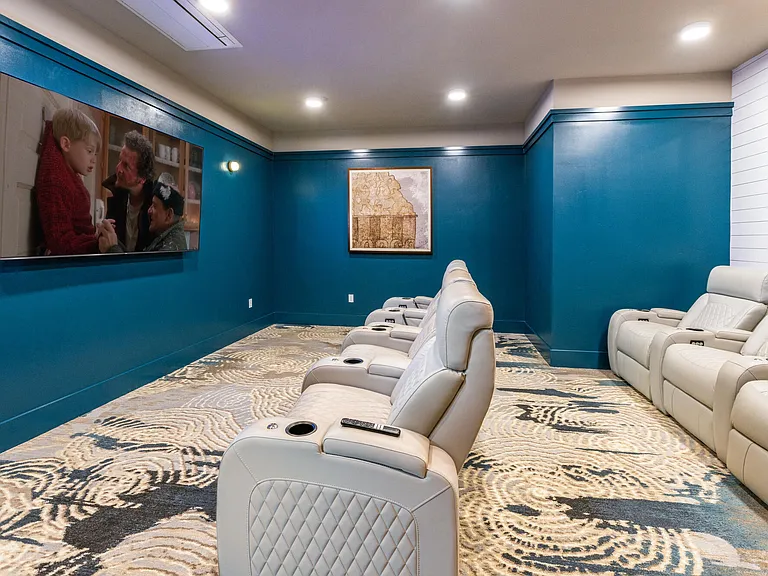 532 Luxury Apartments — Photo 9