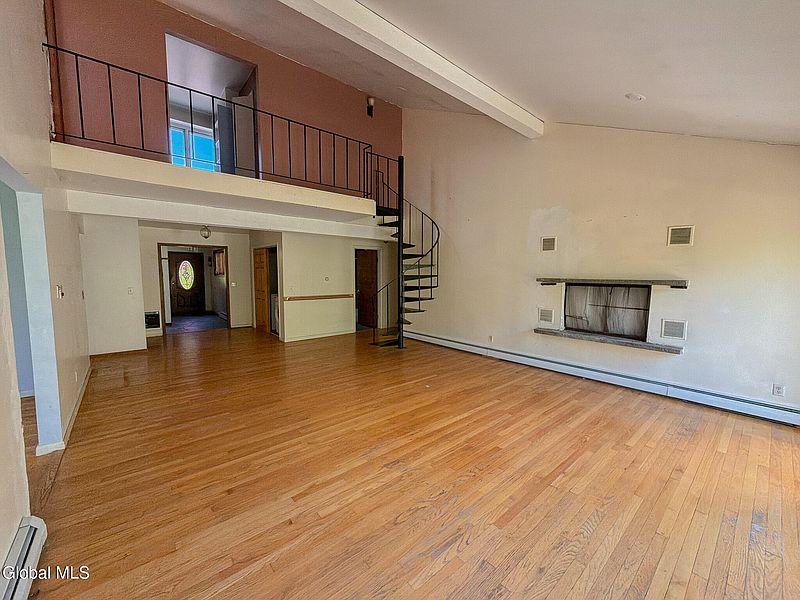 3rd image of 94 Countryside Drive