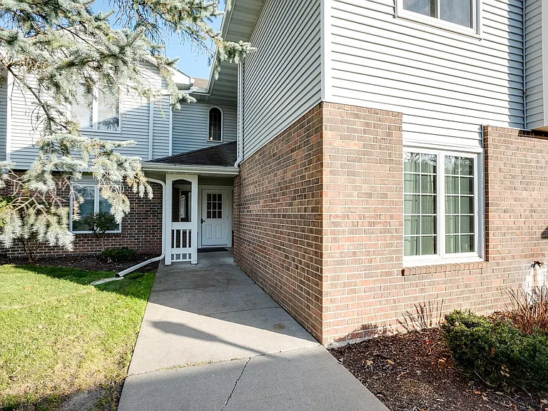 3584 Blue Jay Way #101 — Photo 6