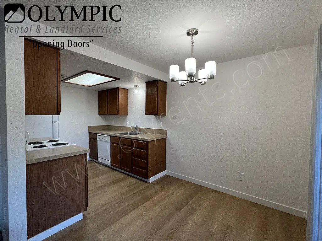 Tumwater Condo Style Apartment - 2 BR 1 BA! — Photo 4