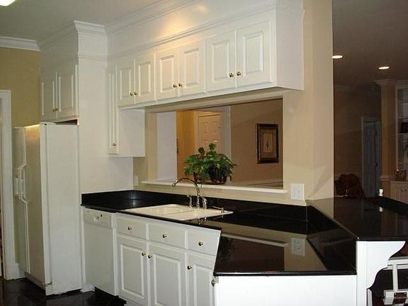 3rd image of 812 S Creek Dr