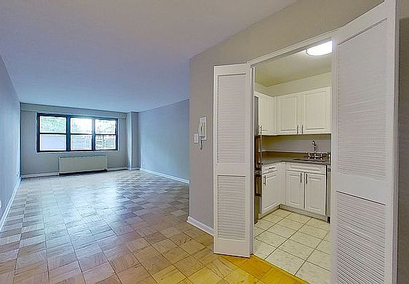3rd image of 160 E 88th St Ste 2