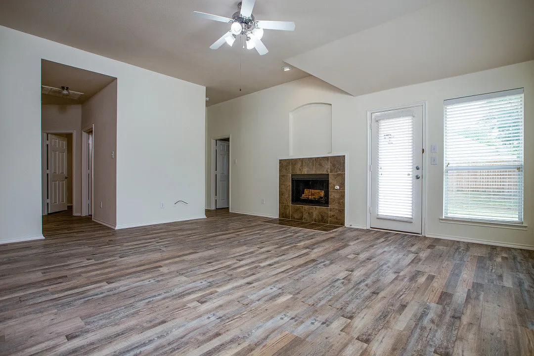3 bed, 1735 sqft, $2,295 — Photo 2