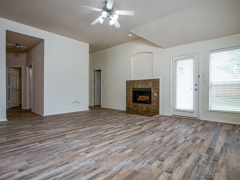 9900 Northgate Dr — Photo 2