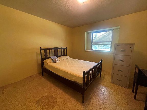 5th image of 23555 Hickory Dr