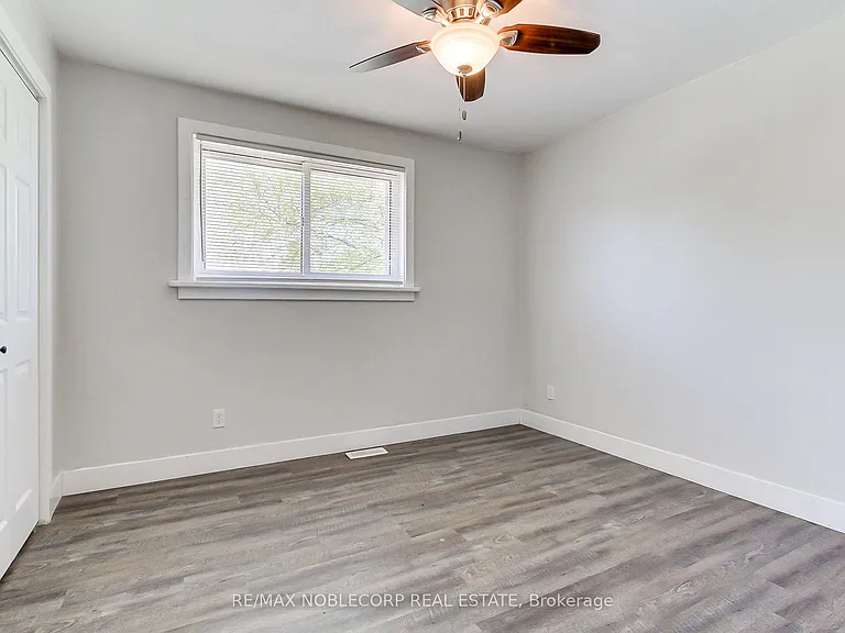 17 Larkdale Cres — Photo 28