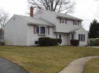 17 Magee Rd, Edison, NJ 08817
