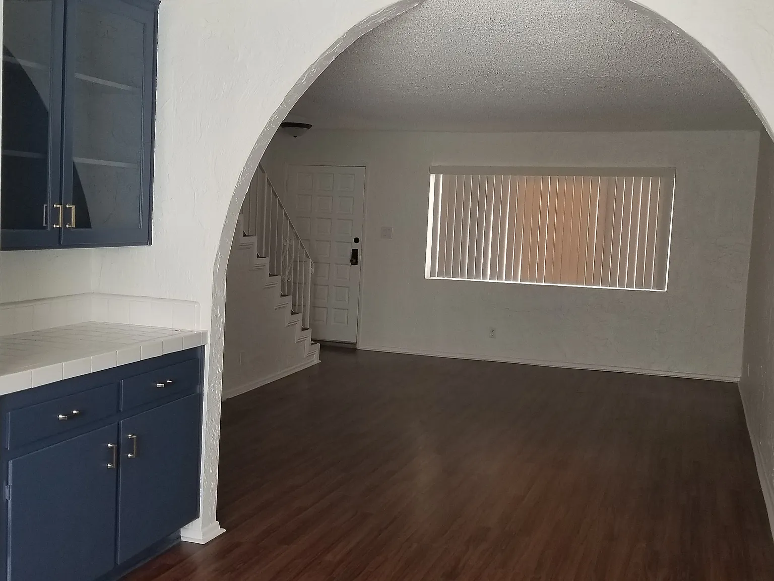 3 bed, 1.5 bath, 1256 sqft, $3,800 — Photo 2