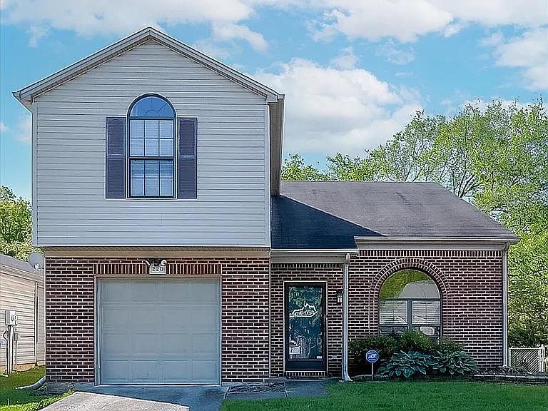 1st image of 220 Ellemoor Ln