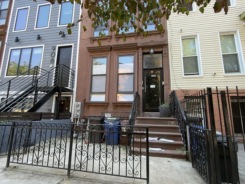 906A Lafayette Ave #1