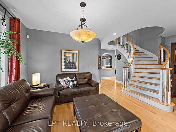 5th image of 15 Spalding Ave