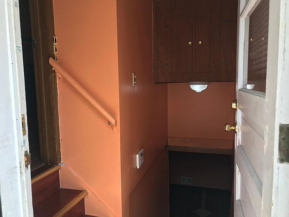 2nd image of 18538 Glen Oak Ave