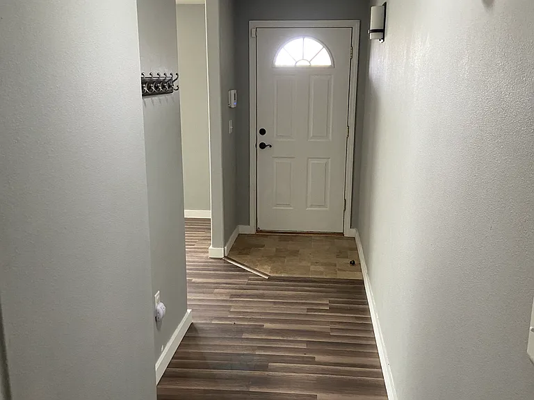 371 Bradley Way — Photo 4