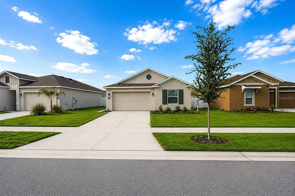 4 bed, 2.0 bath, 1841 sqft, $2,000 — Photo 1