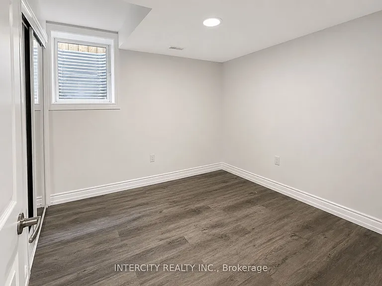 7 Empire Dr #BASEMENT — Photo 6