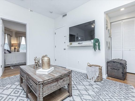 5th image of 14 Marion St APT 6