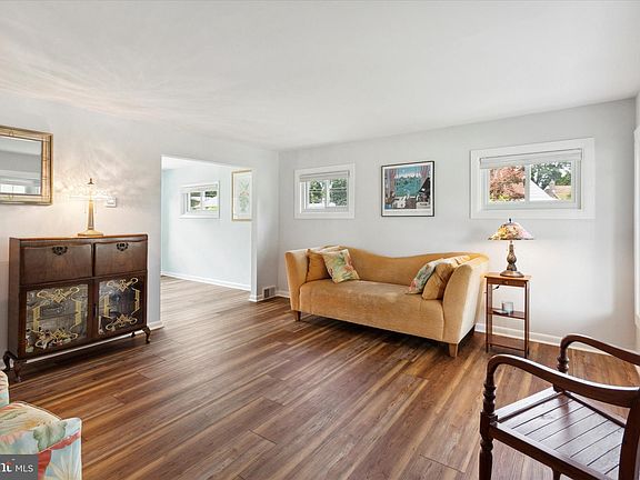 4th image of 105 Donnelly Ave