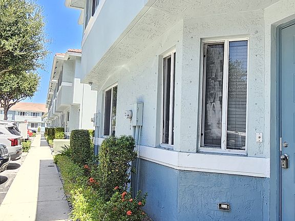 3rd image of 1935 Gardenia Ct #1