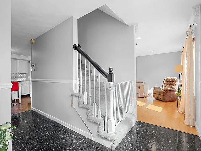 9 Rhodes St — Photo 14