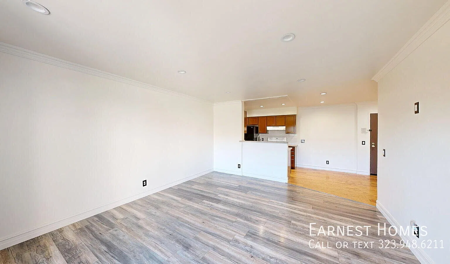 Bright Winnetka Condo with Pool, Spa, Fitness Center & 2 Parking Spaces — Photo 2