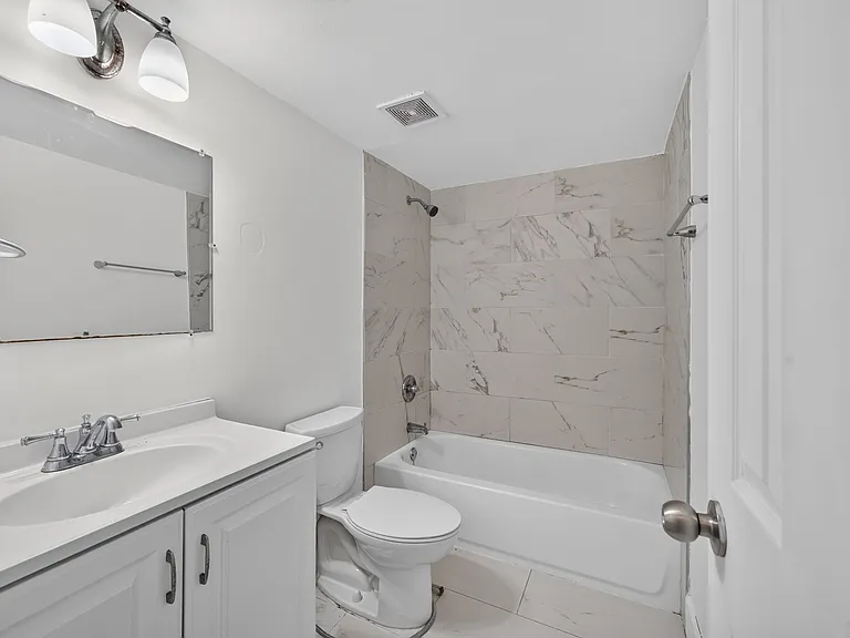 2726 SW 21st St #103 — Photo 7