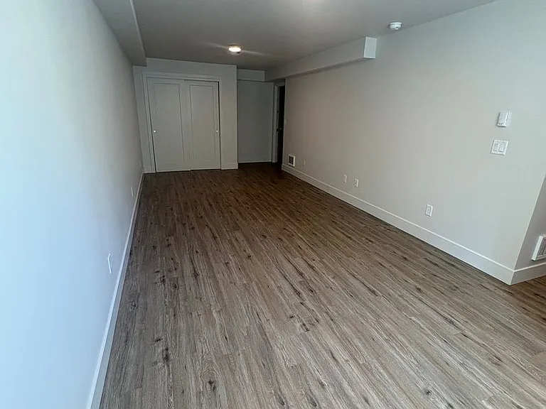 Denny Apartments — Photo 4