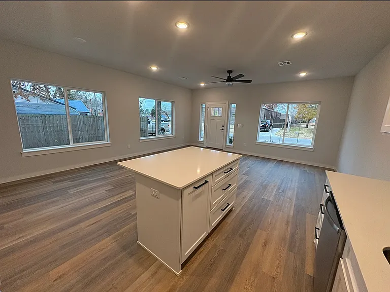 815 N Date Ave — Photo 3
