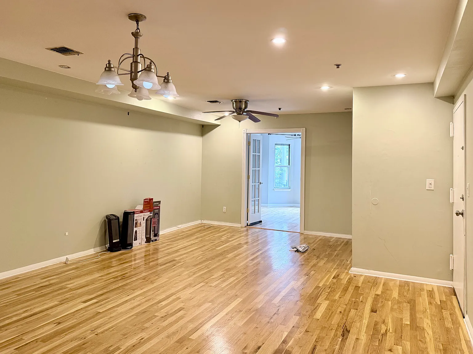 4 bed, 1400 sqft, $6,400 — Photo 4