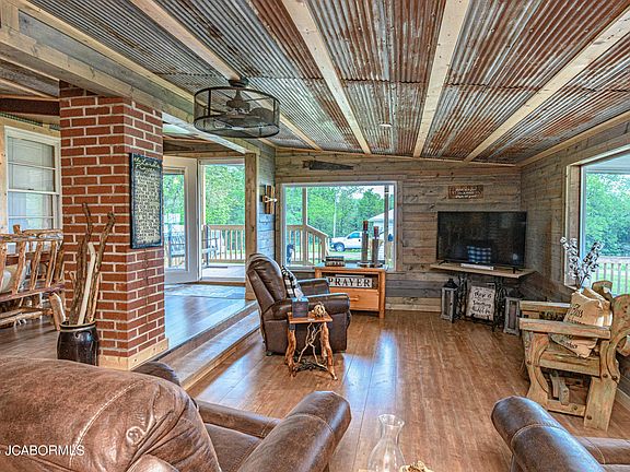 3rd image of 1356 County Road 384