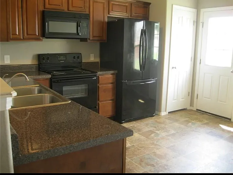 3553 Reynolds Ave — Photo 5