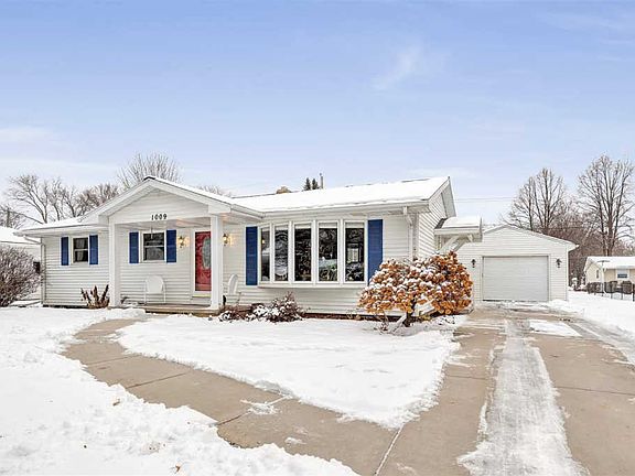 2nd image of 1009 Estes Dr