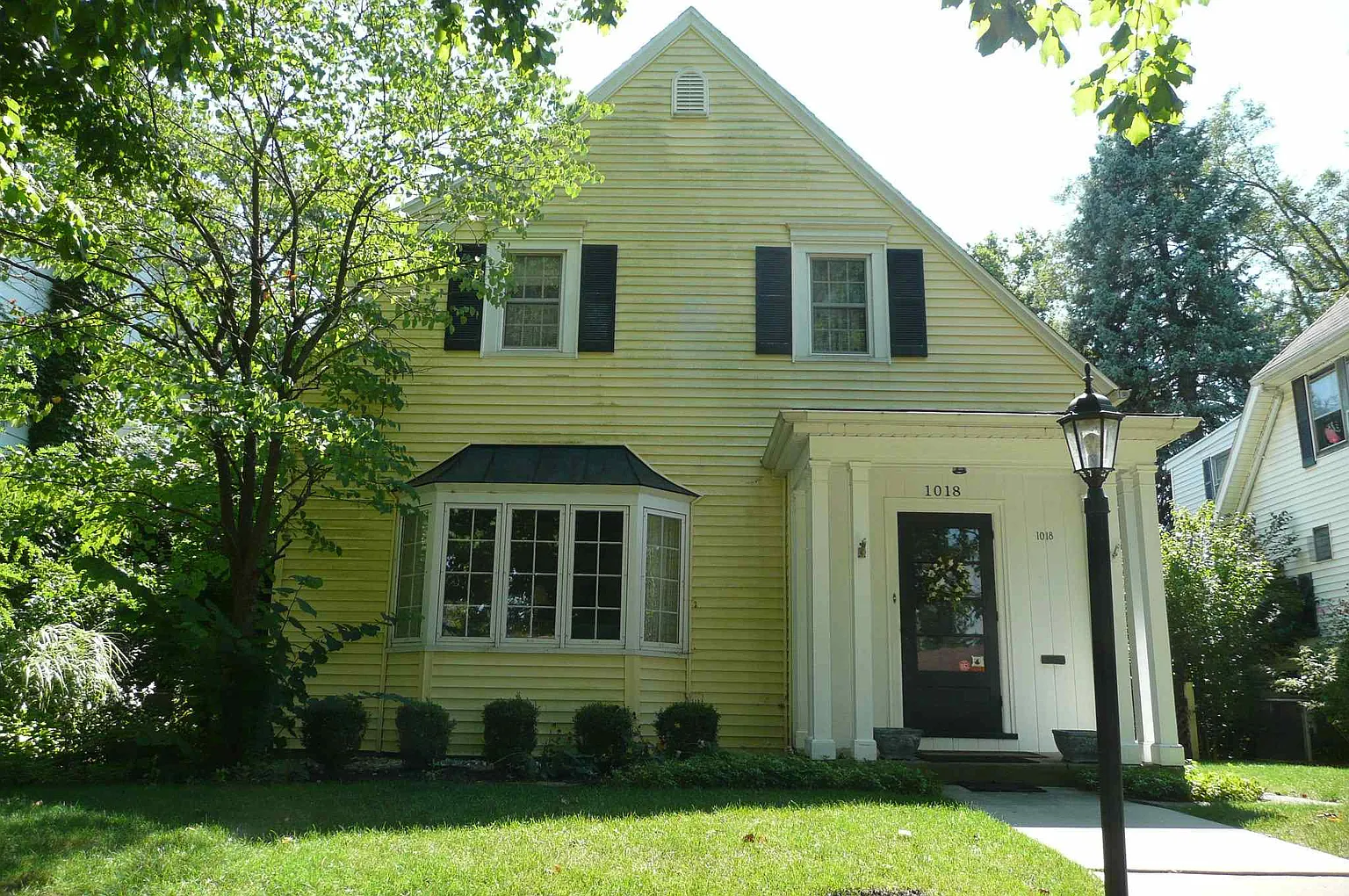 1018 E Oakside St photo 1
