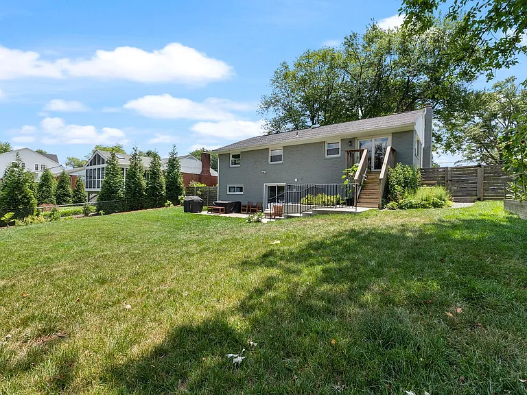 8114 Drayton Ln — Photo 33