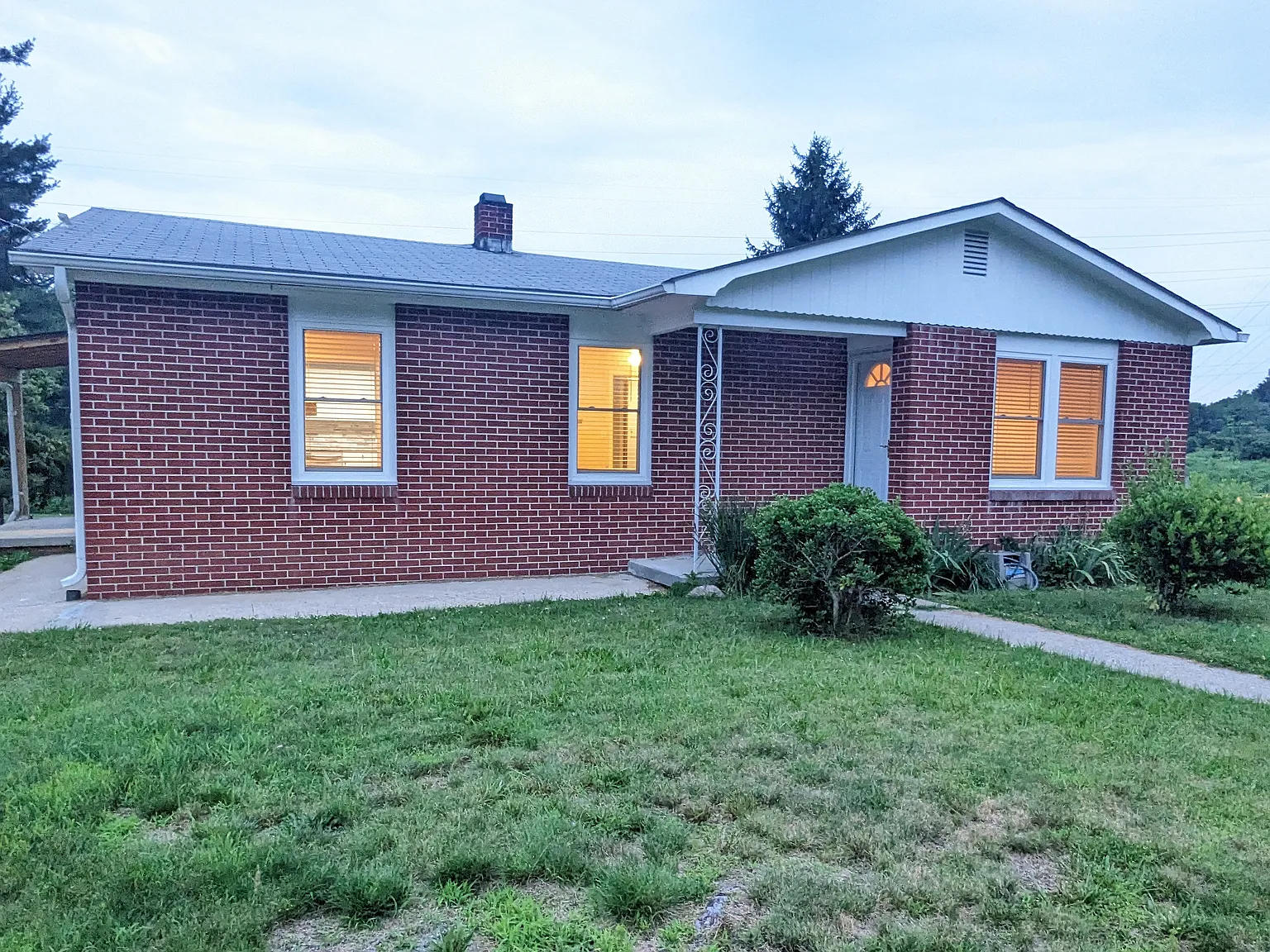 3 bed, 1015 sqft, $1,850 — Photo 1