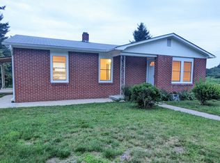 43 Maplewood Knoll Dr, East Flat Rock, NC 28726