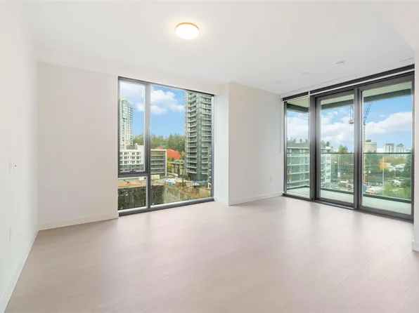 5987 Wilson Ave #404, Burnaby, BC V5H 4R8