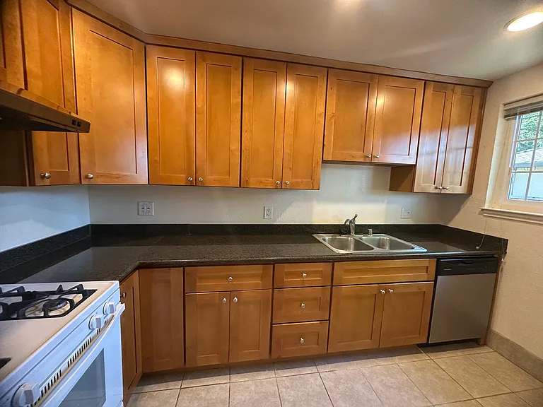 609 N Genevieve Ln #609 — Photo 2