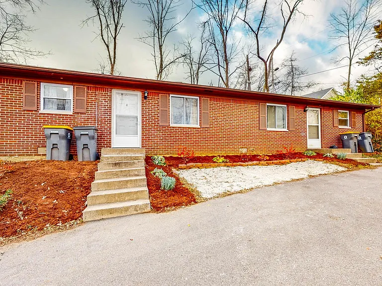 839 N Smith Rd #4 — Photo 11
