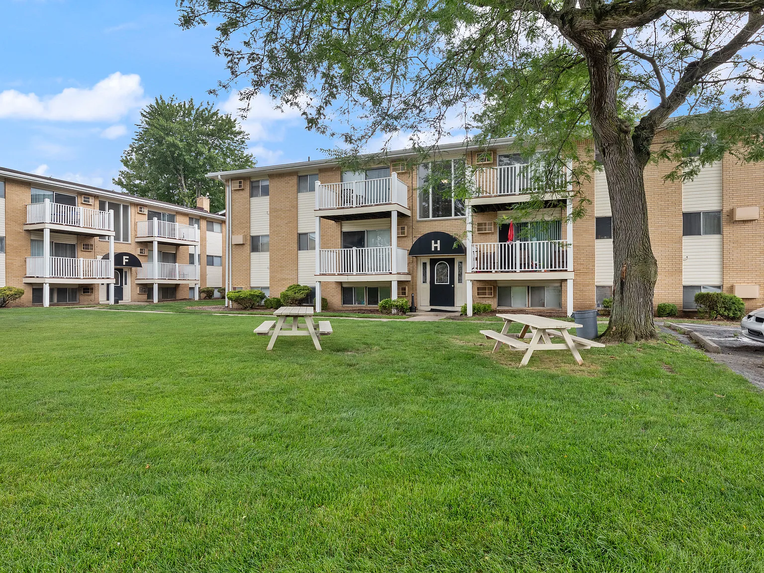 Miracle Manor Apartments — Photo 3