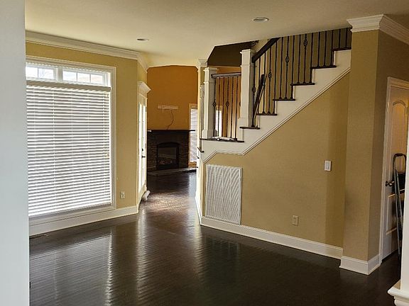 3rd image of 104 Eighteen Grand Pl