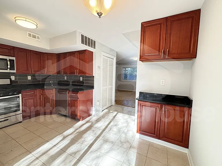 1216 Westview Ter — Photo 4