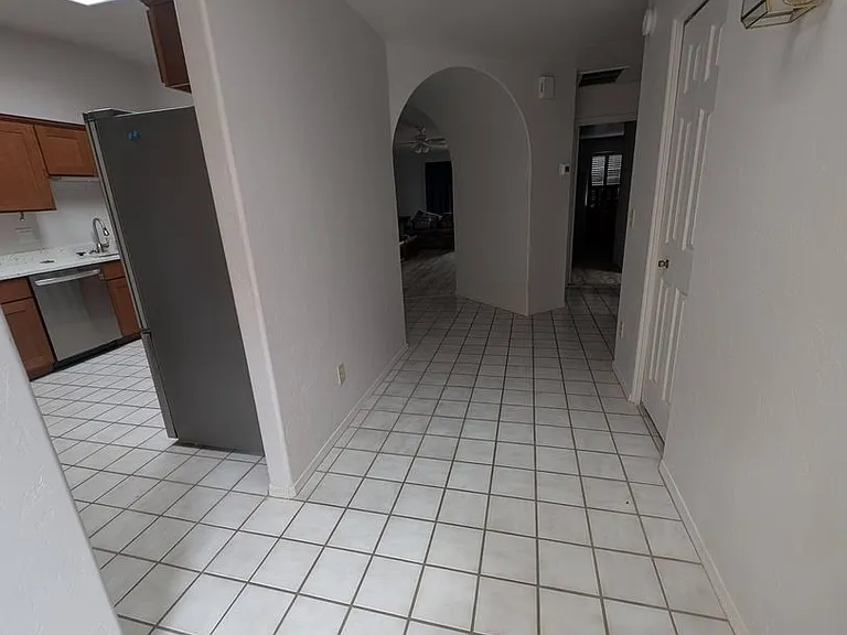 762 W Rushwood Dr — Photo 4