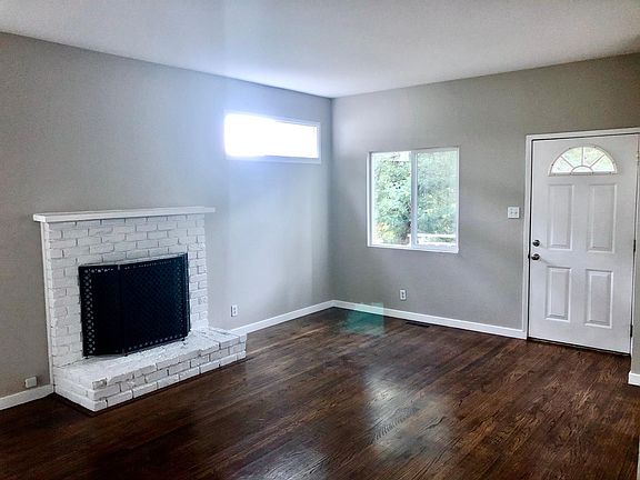 3rd image of 436 Live Oak Dr