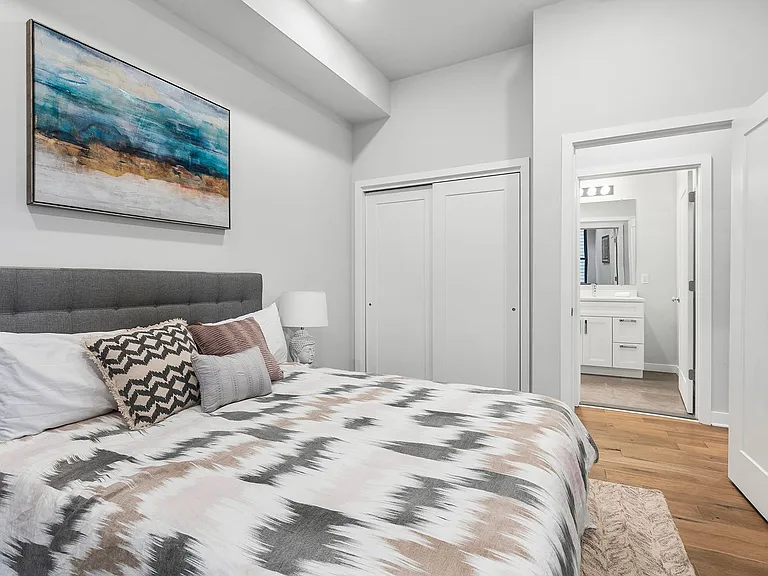 The Bentley Apartments — Photo 7
