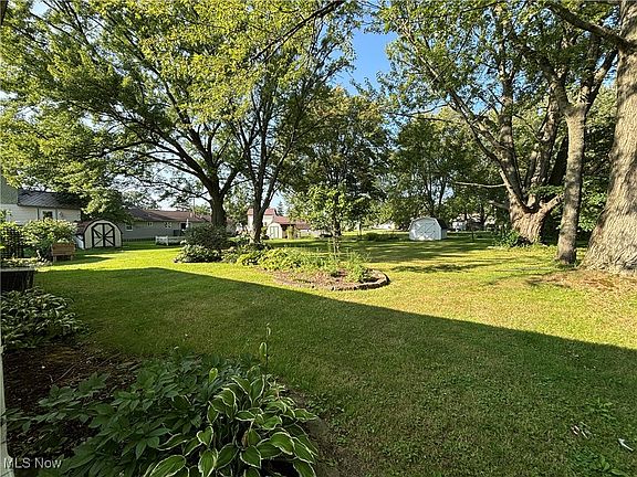4th image of 651 Elyria Ave