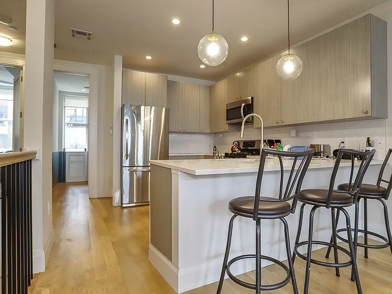 627 Washington St #1 — Photo 2
