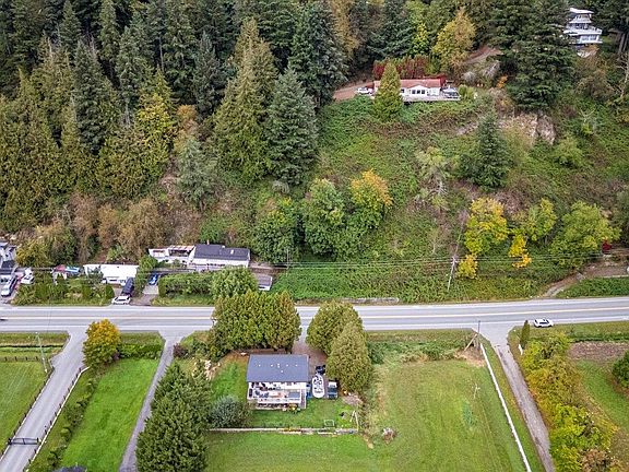 3rd image of 47165 Yale Rd