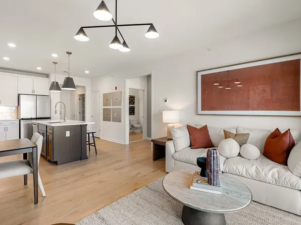 320 Martins Lndg #302, North Reading, MA 01864