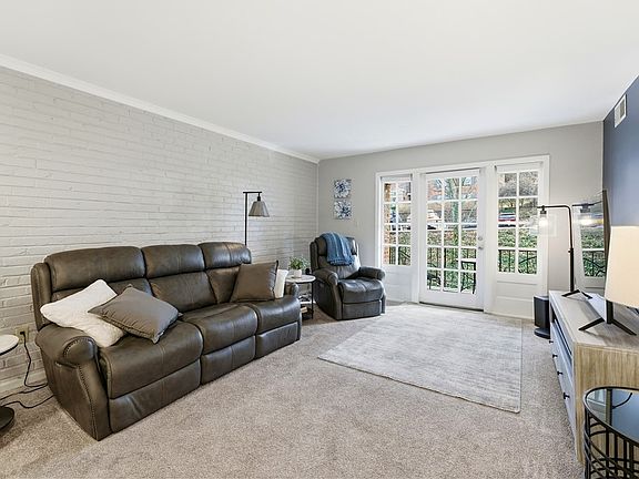 4th image of 1110 Chatham Park Dr APT E