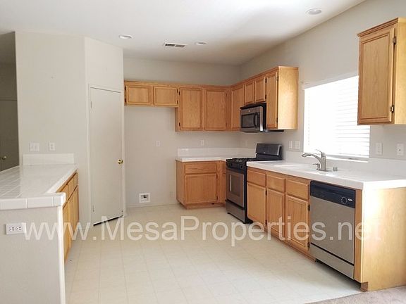 5th image of 14605 Rosemary Dr